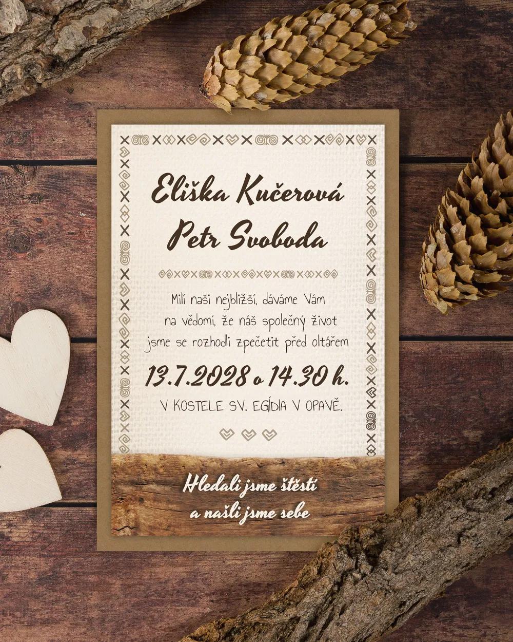 Svatební oznámení s lidovým dřevěným motivem 5/9