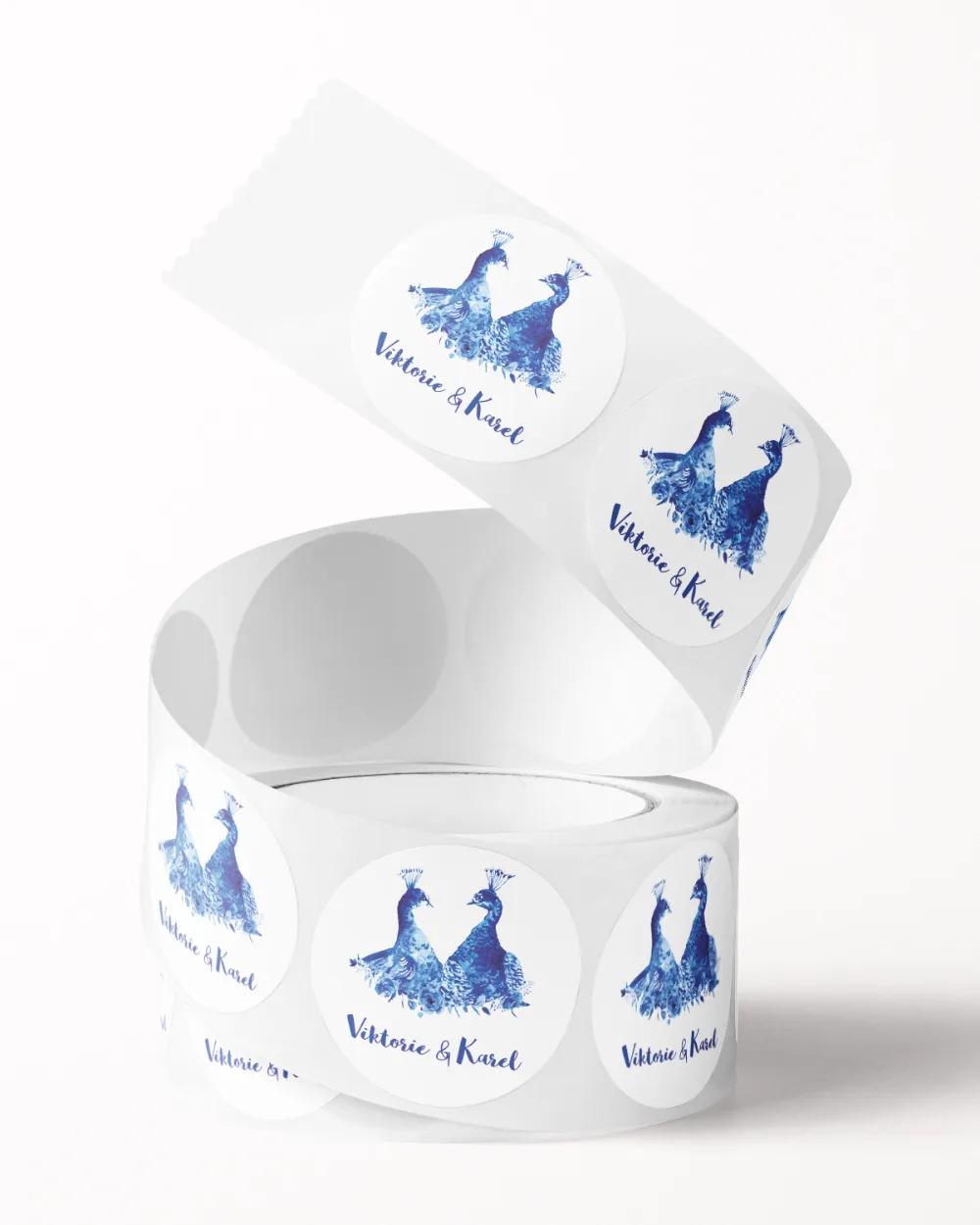 Svatební mini nálepky na obálky a dárky Modří pávi 1/3