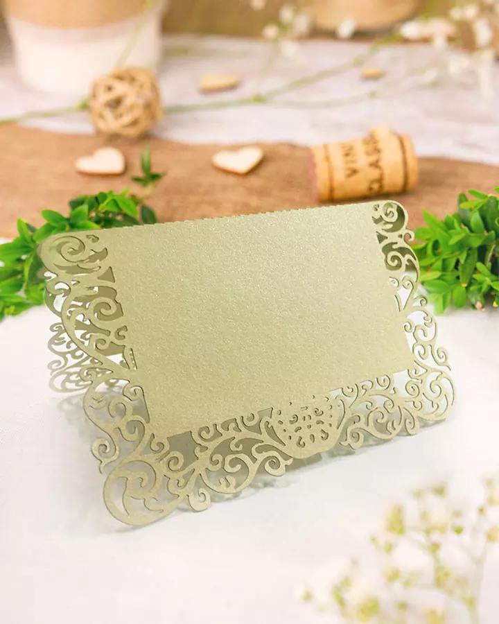 Papírová jmenovka vyřezávaná luxusní vzor