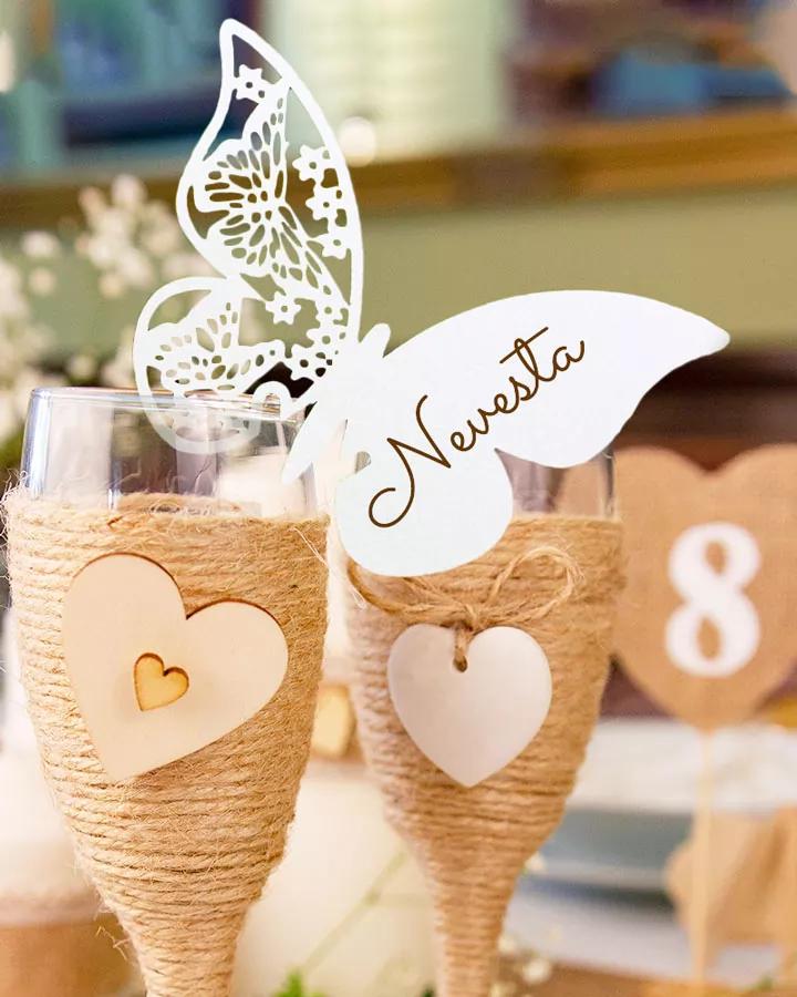 Papírová jmenovka na zavěšení motýl