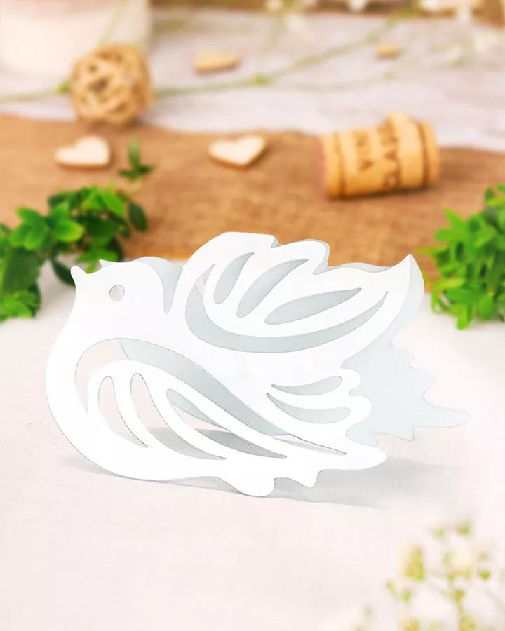 Papírová jmenovka na postavení holubice