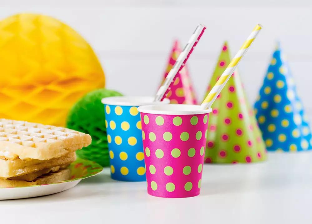 Žluté papírové brčka 19,5 cm, 10 ks, pásky 2/3