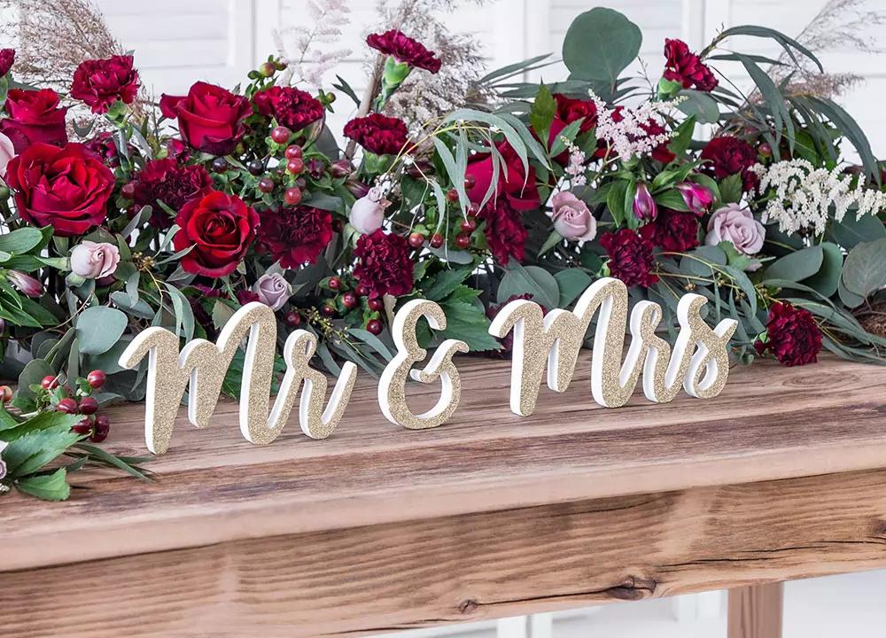 Mr & Mrs dřevěná dekorace zlatá 1/3