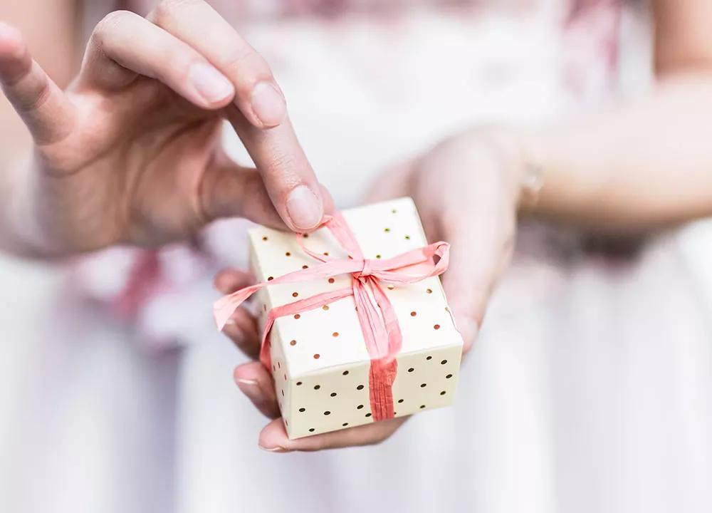 Dárková krabička meruňková se zlatými tečkami 6x3,5x5,5 cm, 10 ks 2/5