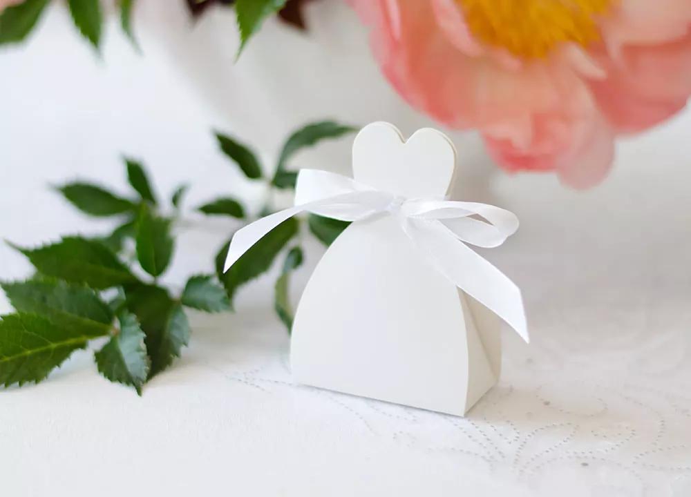 Dárková krabička ve tvaru NEVĚSTA 6,5x3x9 cm, 10 ks 1/3