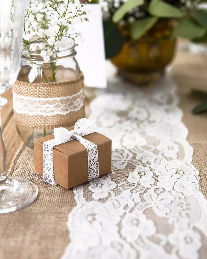 Jutový běhoun s krajkou 28x2,75, vzor 4 (uprostřed) 1/4