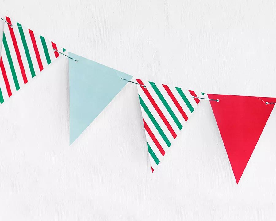 Barevná girlanda s vlajkami, délka 1,3 m, vzor 08 2/4