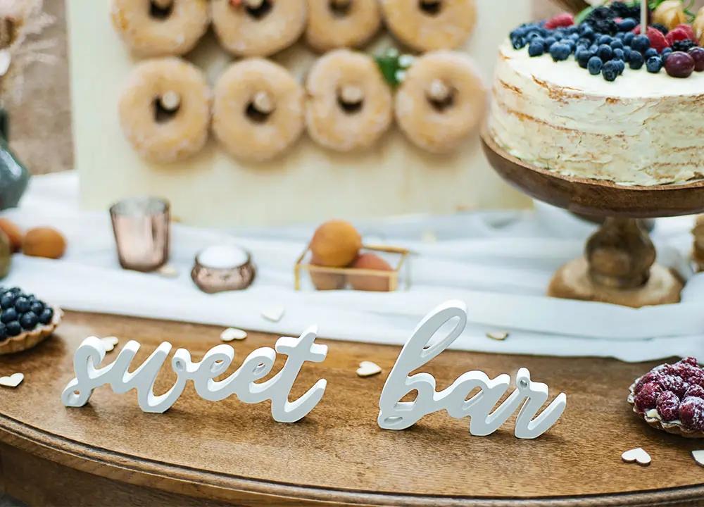 Dřevěný nápis na stůl "sweet bar" 3/4