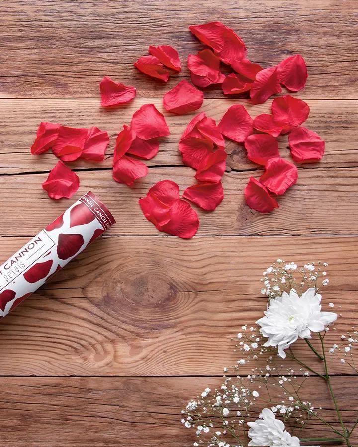 Vystřelovací konfety červené okvětní lístky růží, v 40 cm 1/2