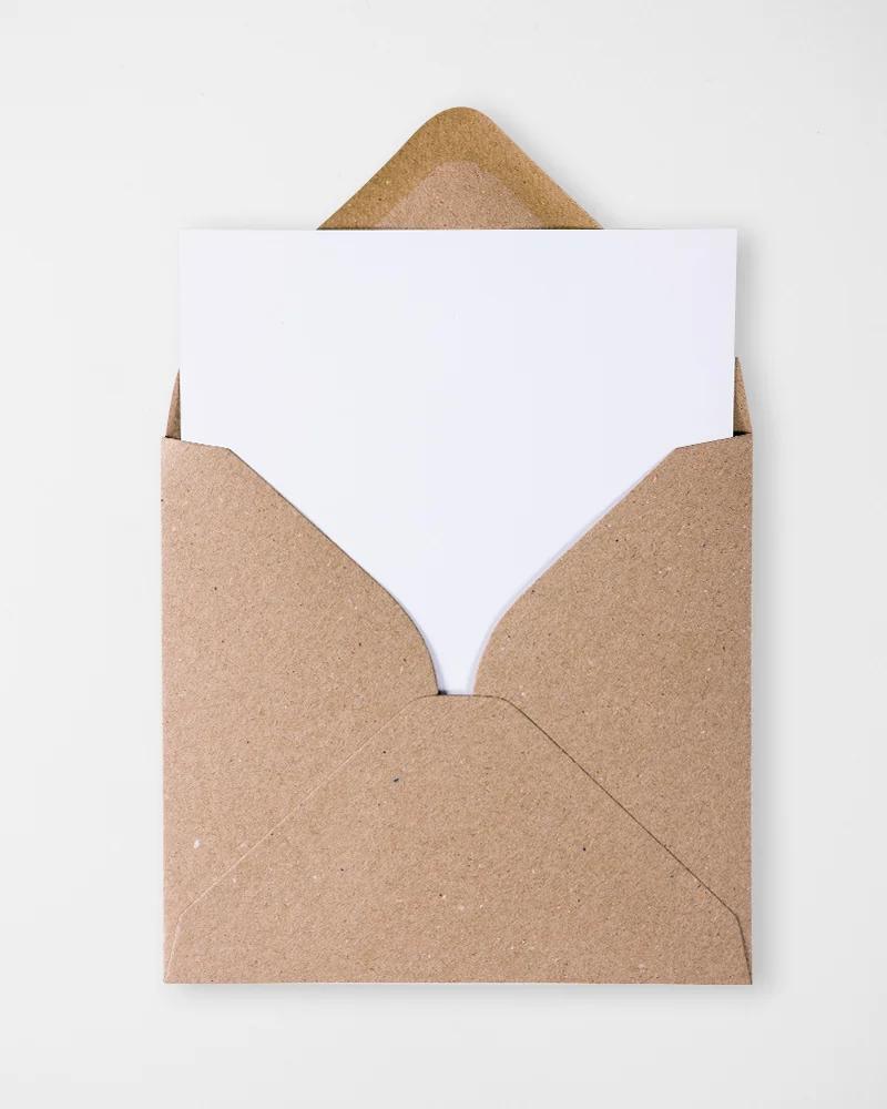 Hnědá recyklovaná obálka – čtverec 140 mm 2/4
