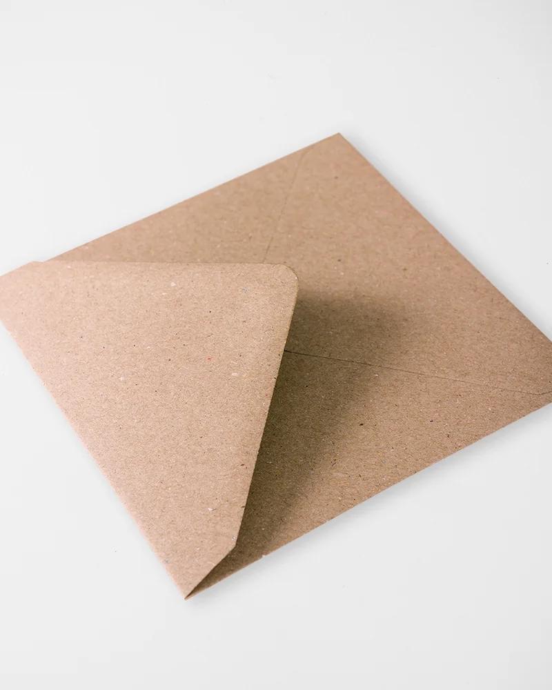 Hnědá recyklovaná obálka – čtverec 140 mm 1/4