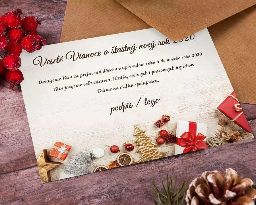 Vánoční pozdrav s dárky a dekorací 1/2