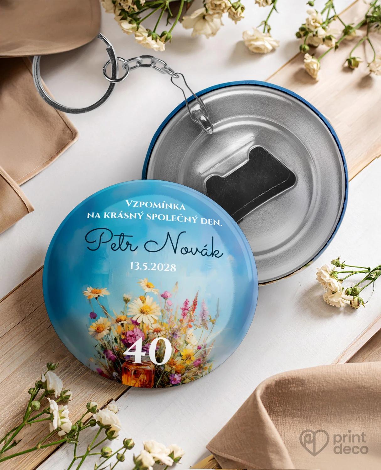 Kovová klíčenka s otvírákem z oslavy pro včelaře 01