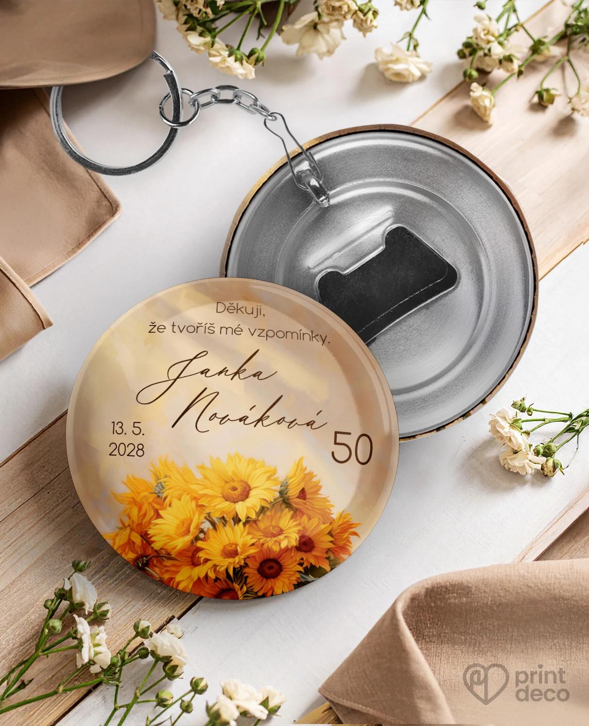 Kovová klíčenka s otvírákem z oslavy pro včelaře 04