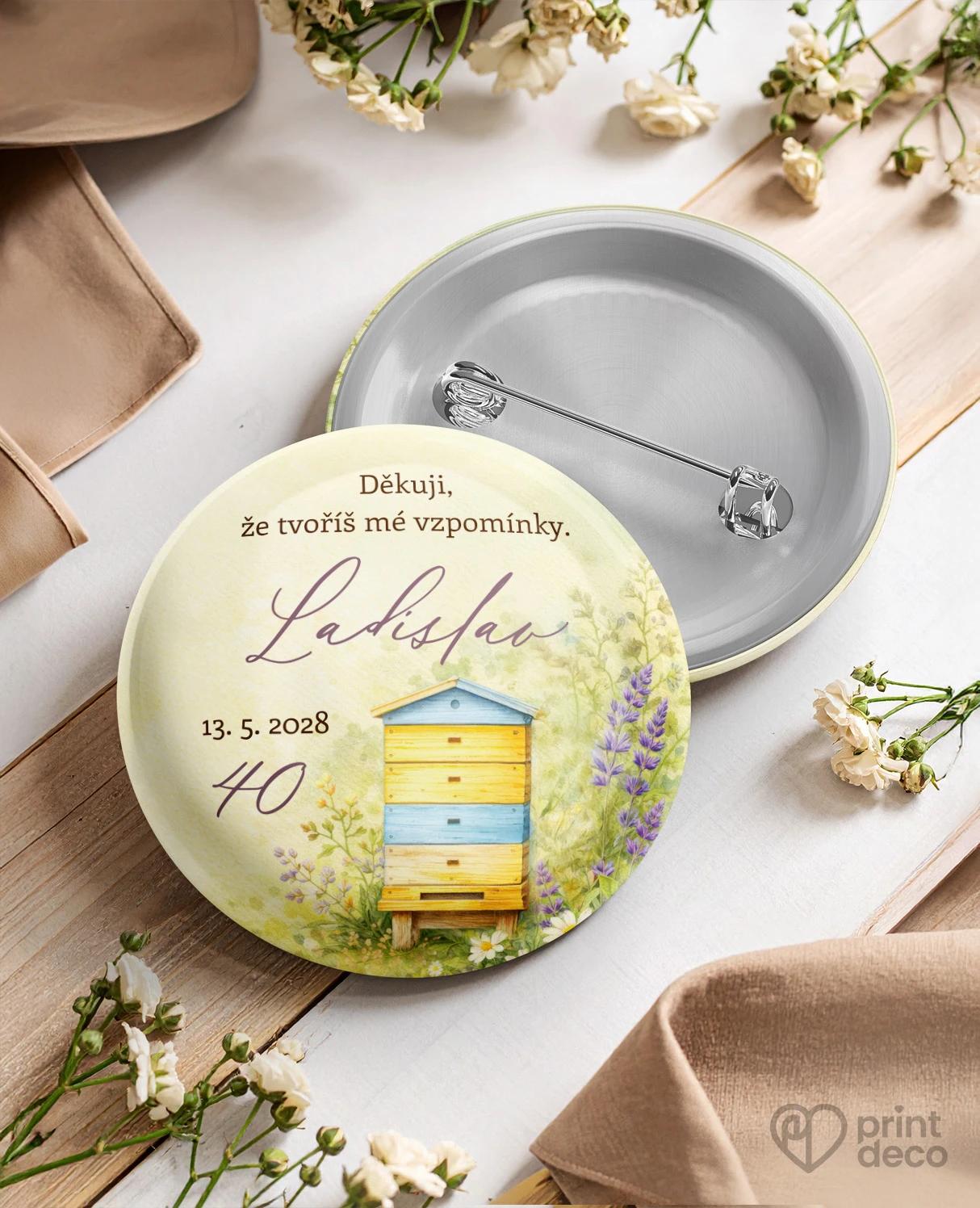 Pamětní kruhové odznaky z oslavy pro včelaře 17
