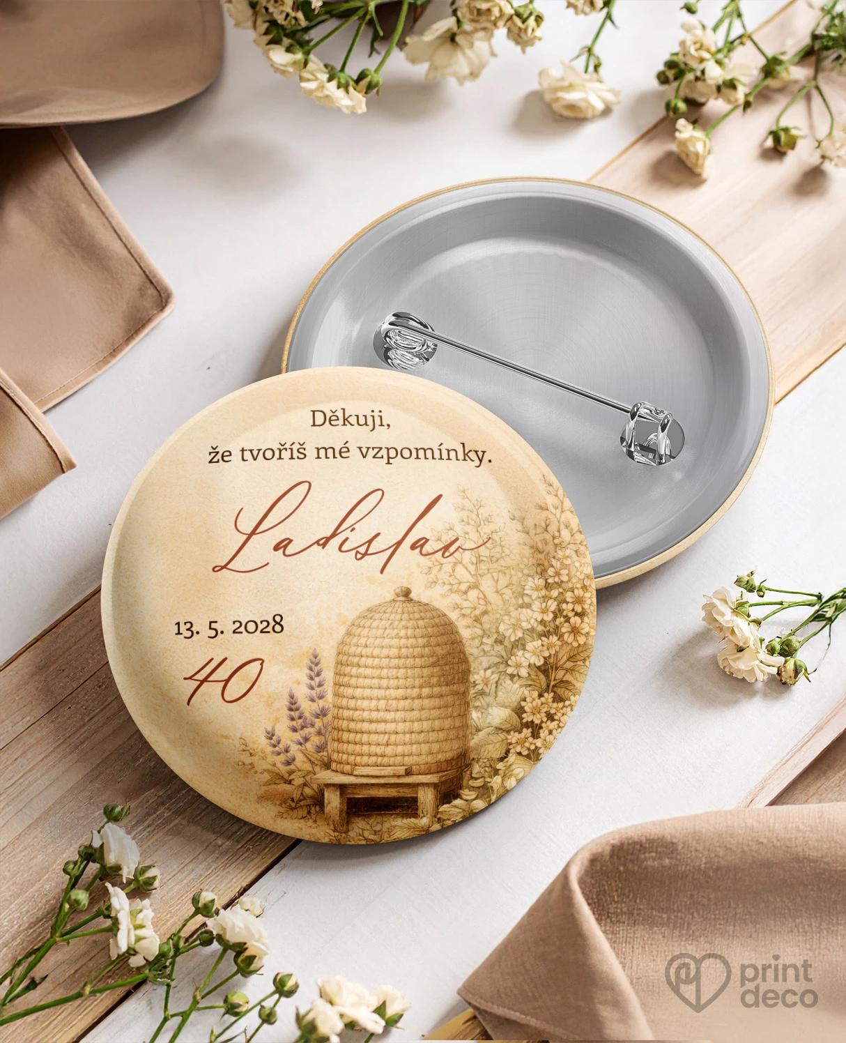 Pamětní kruhové odznaky z oslavy pro včelaře 18