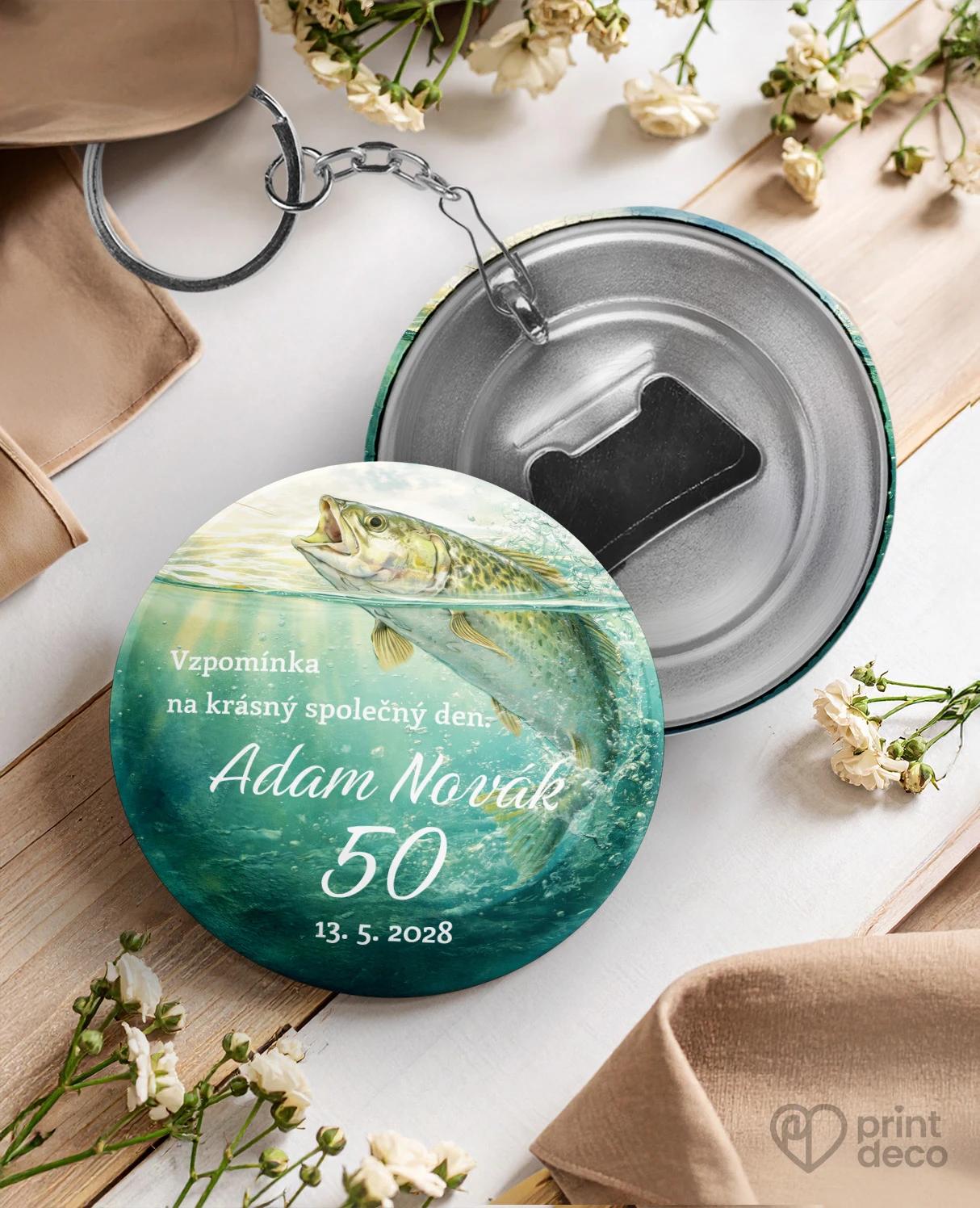 Kovová klíčenka s otvírákem z oslavy Rybář 07