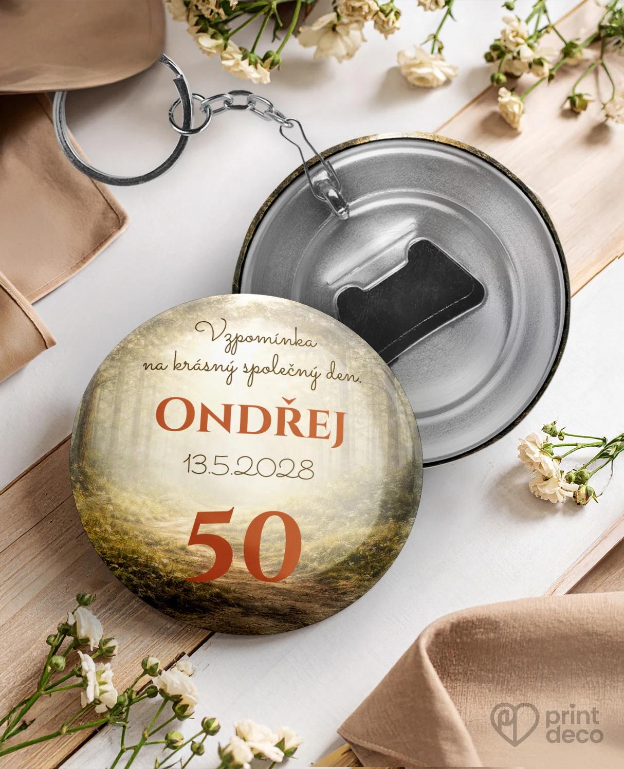 Kovová klíčenka s otvírákem z oslavy pro houbaře 02