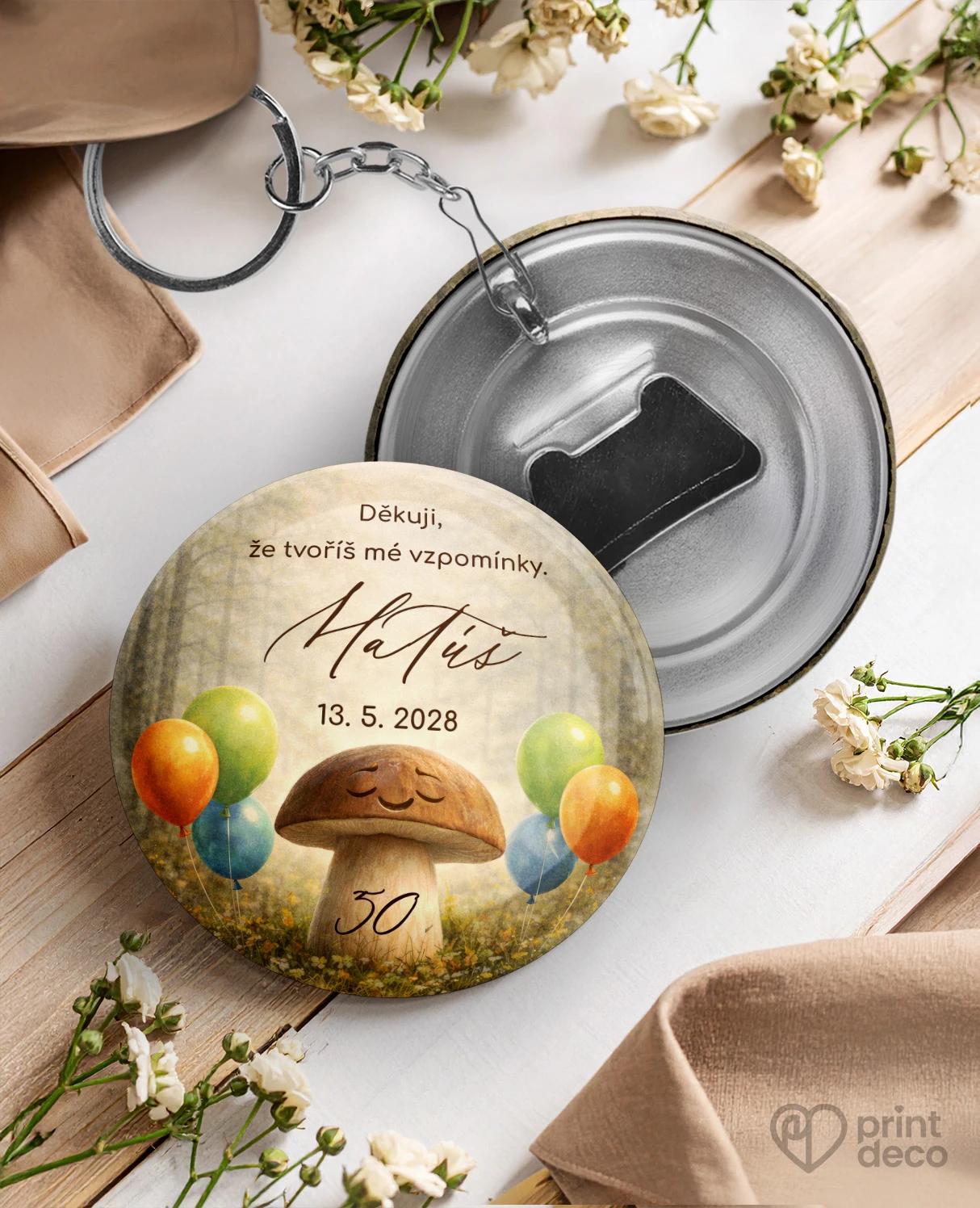 Kovová klíčenka s otvírákem z oslavy pro houbaře 06