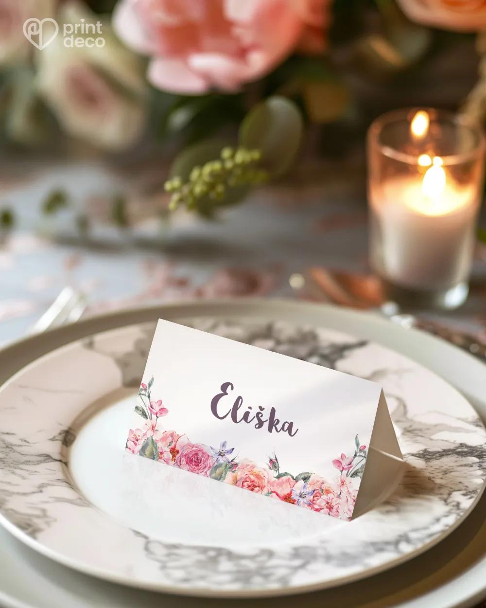 Svatební jmenovky ve vintage stylu s růžemi