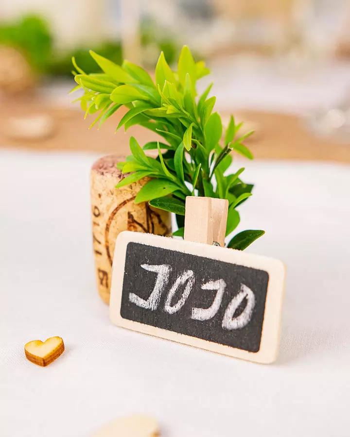 Tabulka s kolíčkem (hnědá)