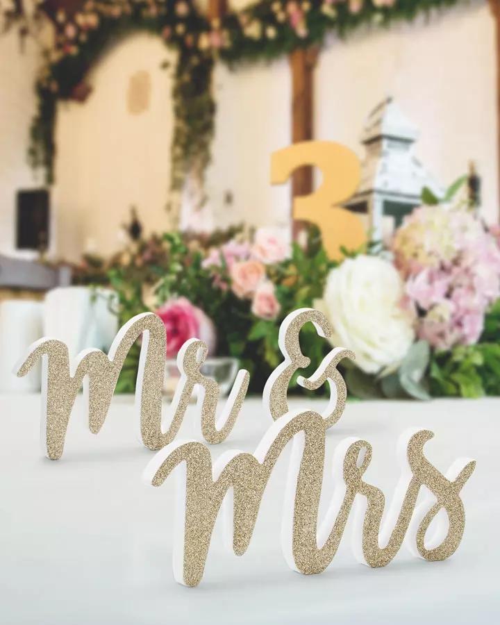 Mr & Mrs dřevěná dekorace zlatá