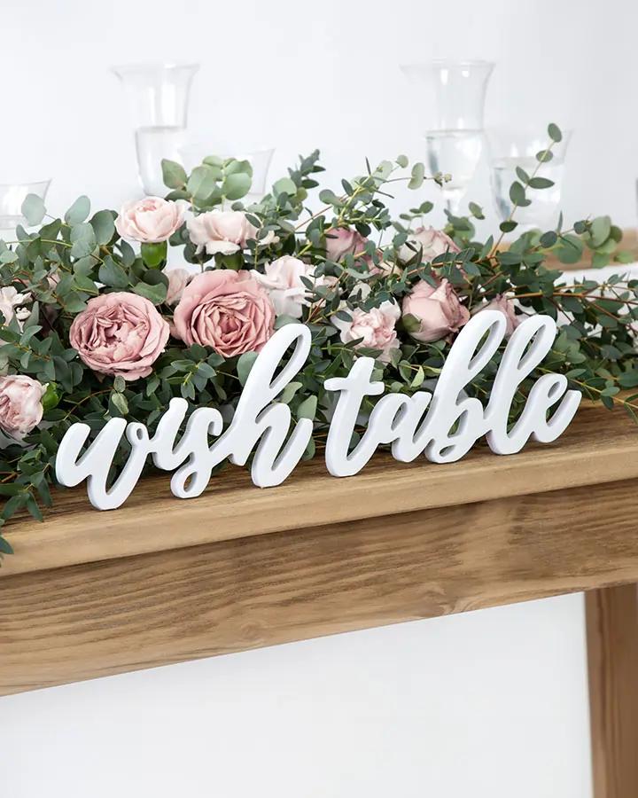 Dřevěný nápis na stůl "wish table"