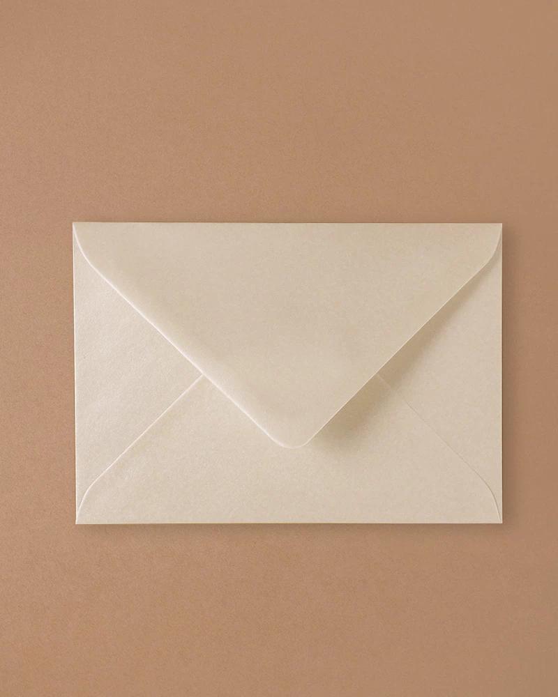 Krémové metalické obálky C6