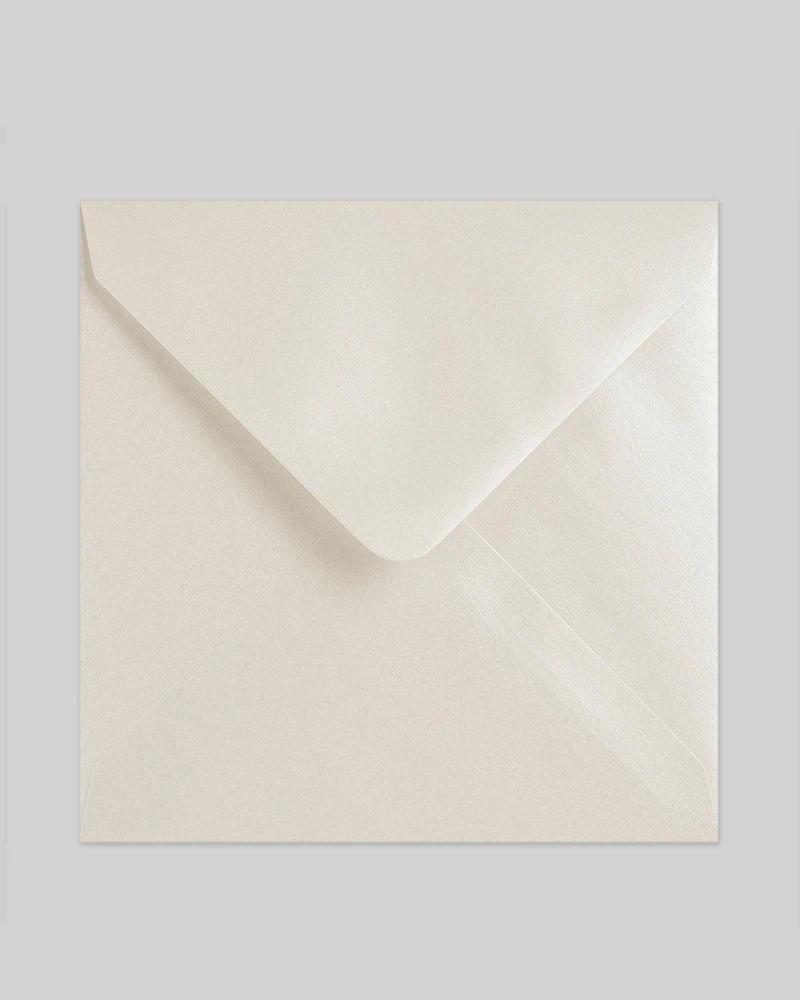 Krémová metalická obálka – čtverec 140 × 140 mm