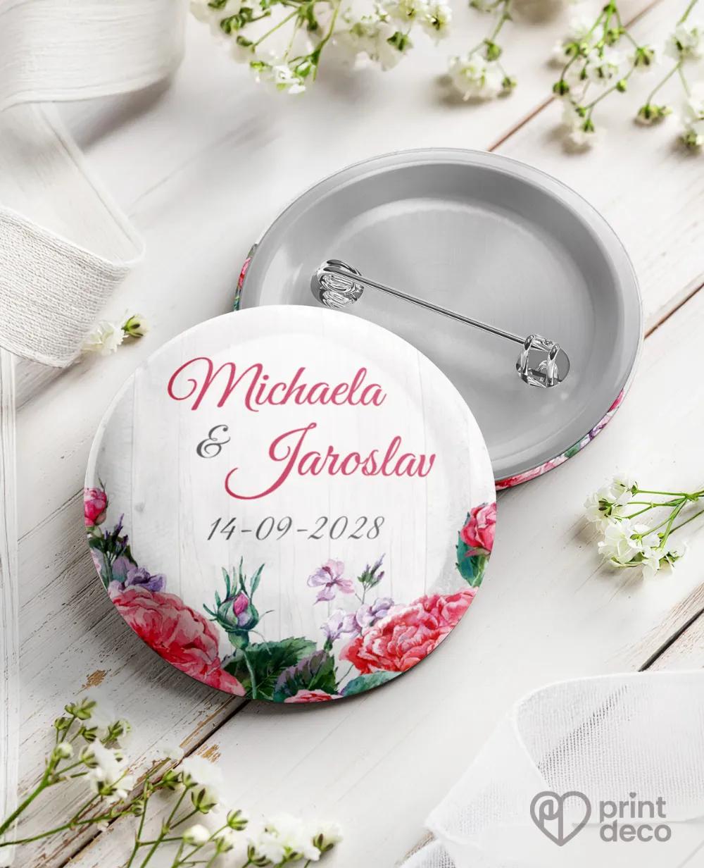 Kovové svatební odznaky s růžemi a vintage prvky