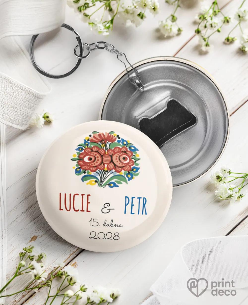 Svatební klíčenky s otvírákem s folklorním motivem IV.